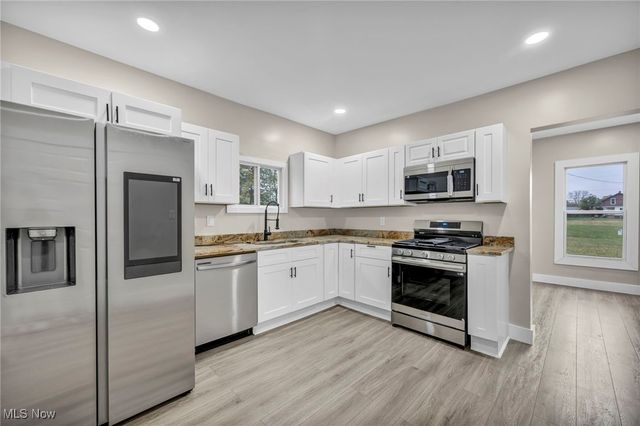 121 Parkview Court, Elyria, OH 44035