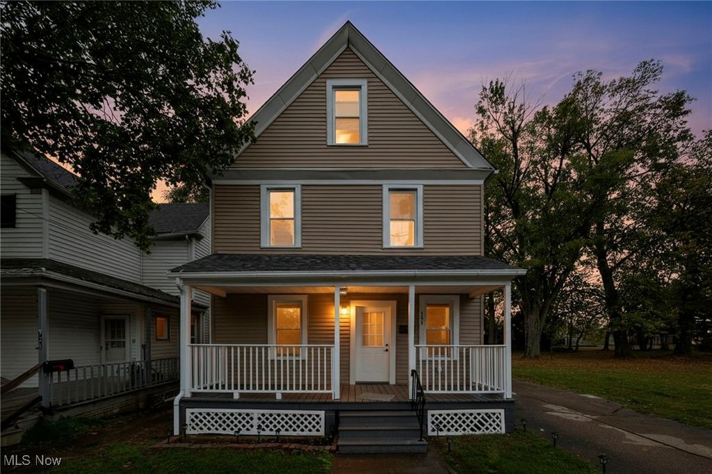 121 Parkview Court, Elyria, OH 44035