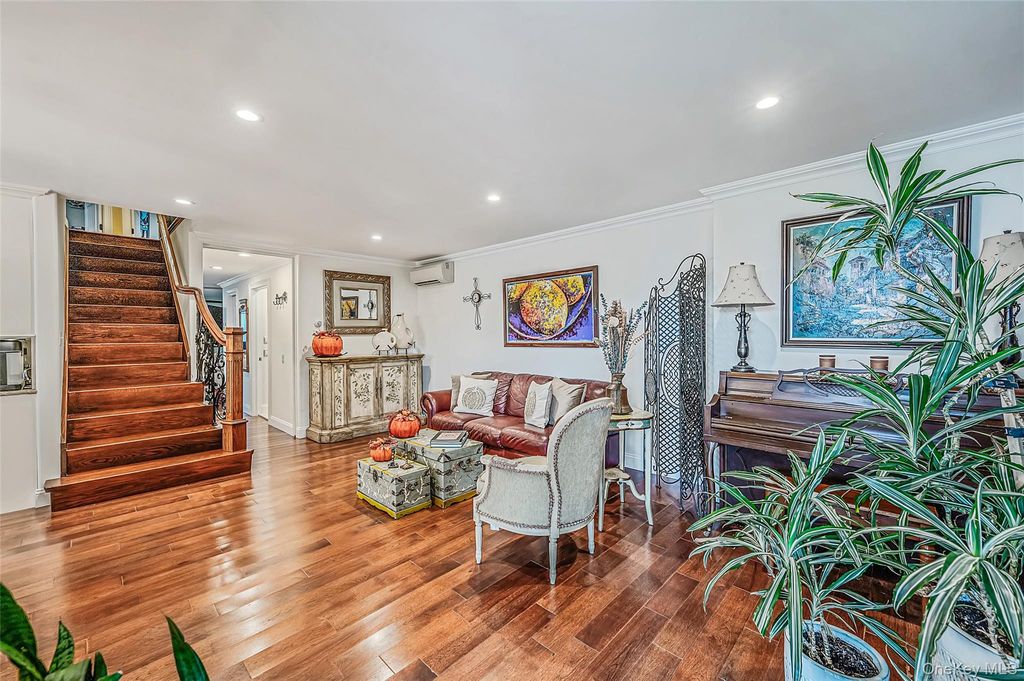 9 Perry Place, Lindenhurst, NY 11757 — photo 5