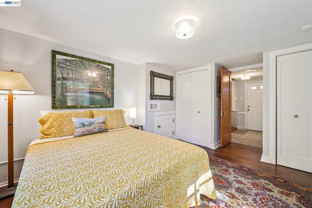 1376 Versailles Ave, Alameda, CA 94501