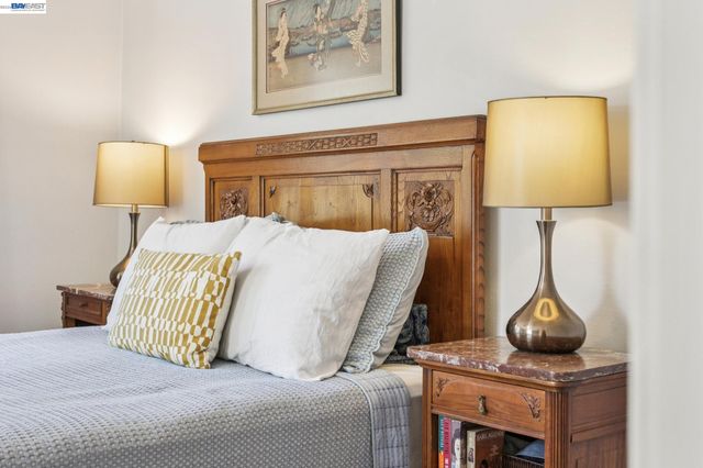 1376 Versailles Ave, Alameda, CA 94501