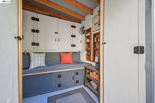 1376 Versailles Ave, Alameda, CA 94501