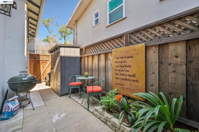 1376 Versailles Ave, Alameda, CA 94501