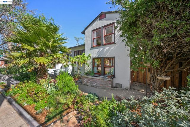 1376 Versailles Ave, Alameda, CA 94501