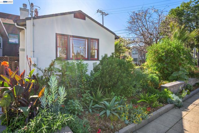 1376 Versailles Ave, Alameda, CA 94501