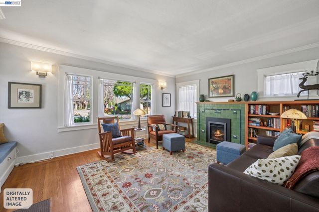 1376 Versailles Ave, Alameda, CA 94501