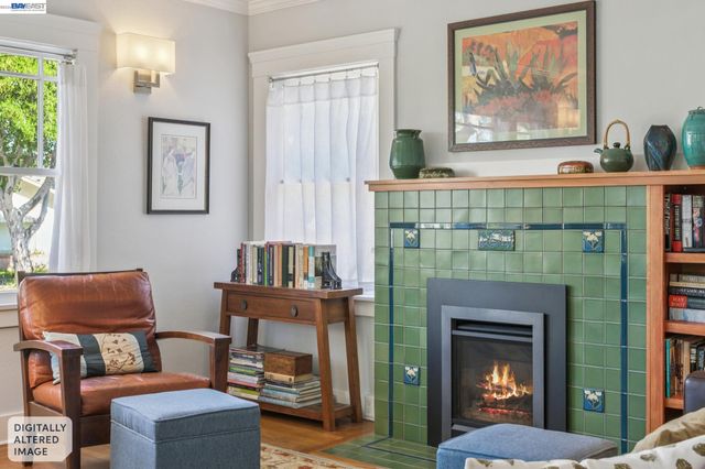 1376 Versailles Ave, Alameda, CA 94501