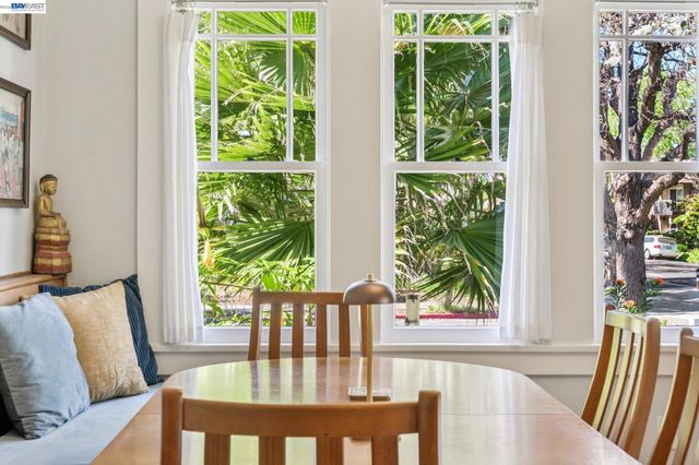 1376 Versailles Ave, Alameda, CA 94501