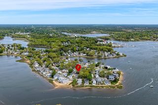 13 Woodland Cir, Wareham, MA 02571