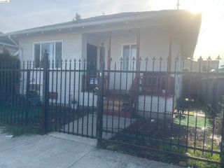 9725 9725 Holly St, Oakland, CA 94603