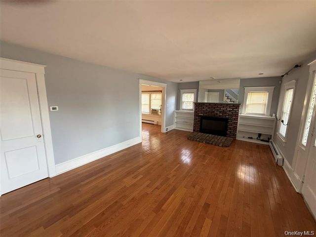 15 Maple Grove Street, Great Neck, NY 11023