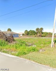 4032 29th ST SW, Lehigh Acres, FL 33976