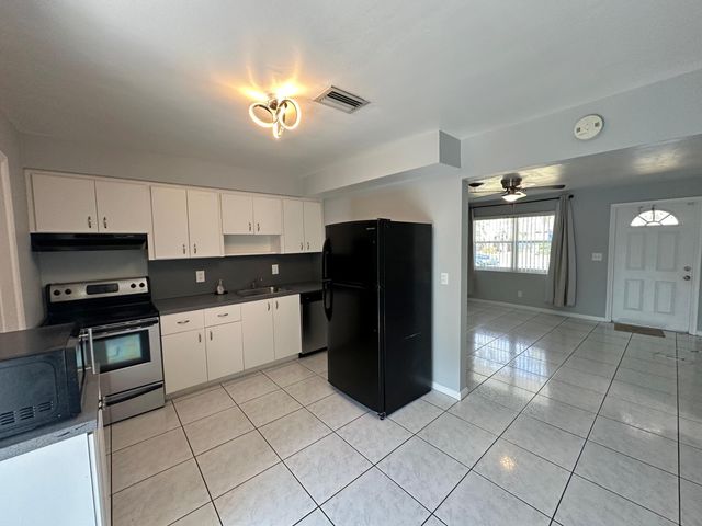 5227 SW 94th Avenue, Cooper City, FL 33328