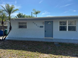 5227 SW 94th Avenue, Cooper City, FL 33328