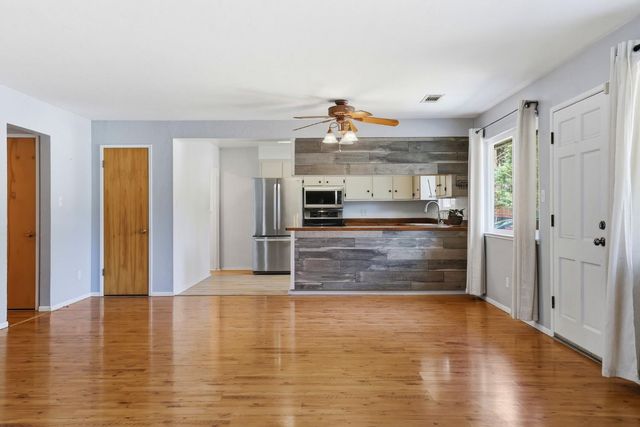 6298 Fairview Dr, Pollock Pines, CA 95726