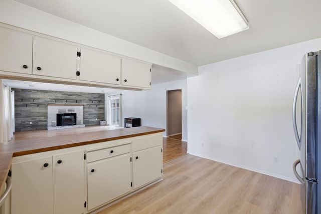 6298 Fairview Dr, Pollock Pines, CA 95726