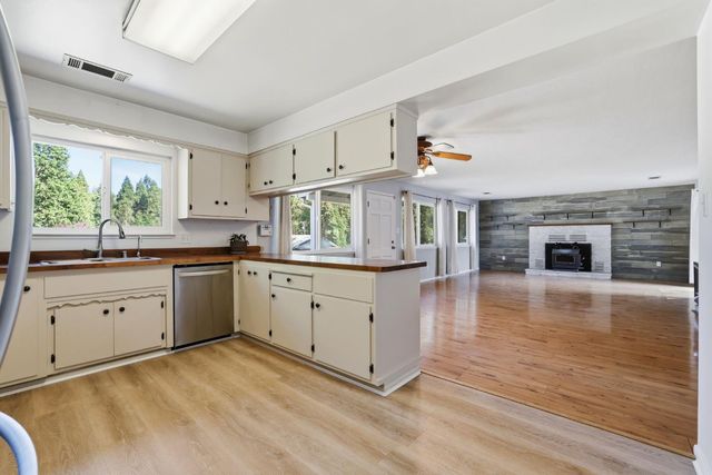 6298 Fairview Dr, Pollock Pines, CA 95726