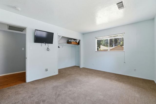 6298 Fairview Dr, Pollock Pines, CA 95726