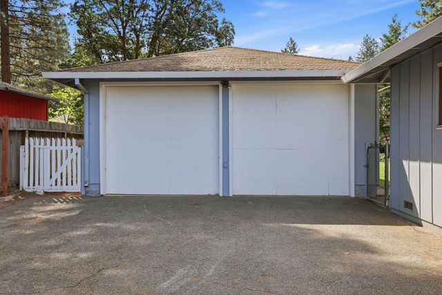 6298 Fairview Dr, Pollock Pines, CA 95726