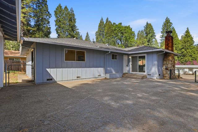 6298 Fairview Dr, Pollock Pines, CA 95726