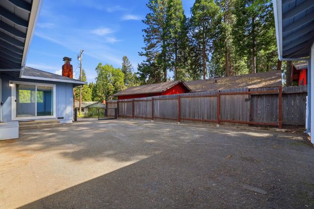 6298 Fairview Dr, Pollock Pines, CA 95726