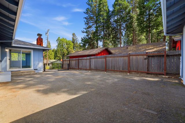 6298 Fairview Dr, Pollock Pines, CA 95726