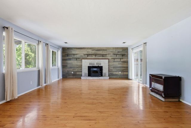 6298 Fairview Dr, Pollock Pines, CA 95726