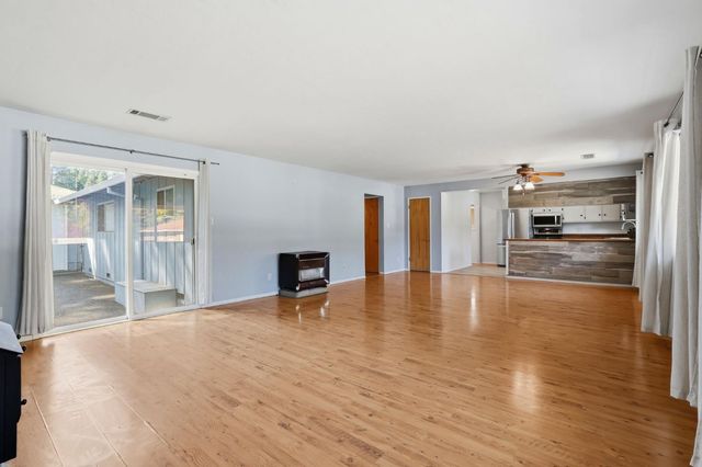 6298 Fairview Dr, Pollock Pines, CA 95726