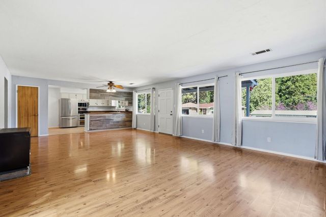 6298 Fairview Dr, Pollock Pines, CA 95726