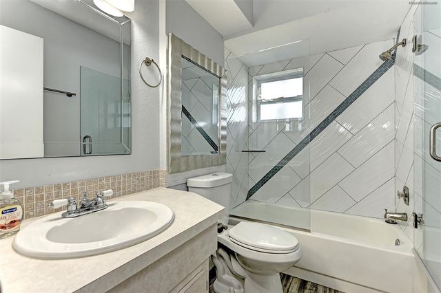 1106 SOUTHERN PINE LANE, Sarasota, FL 34243