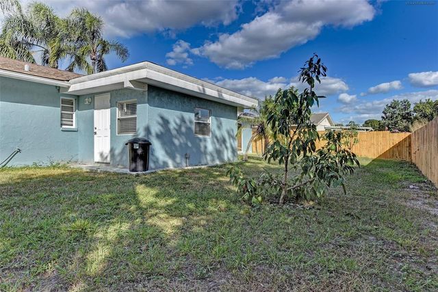 1106 SOUTHERN PINE LANE, Sarasota, FL 34243