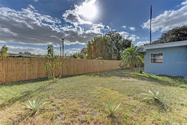 1106 SOUTHERN PINE LANE, Sarasota, FL 34243