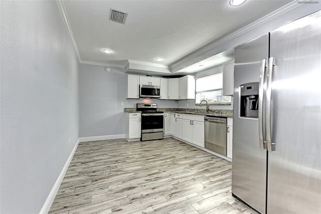 1106 SOUTHERN PINE LANE, Sarasota, FL 34243