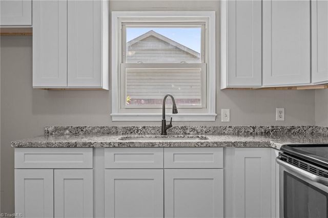 2957 Bainbridge Drive, Winston-salem, NC 27105