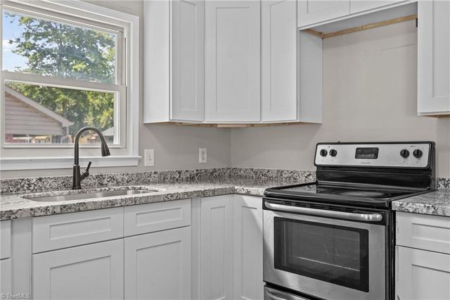 2957 Bainbridge Drive, Winston-salem, NC 27105