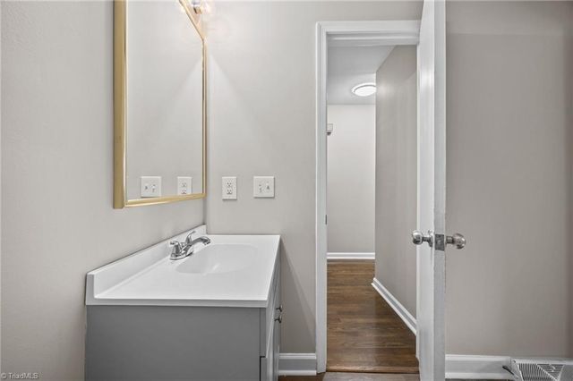 2957 Bainbridge Drive, Winston-salem, NC 27105