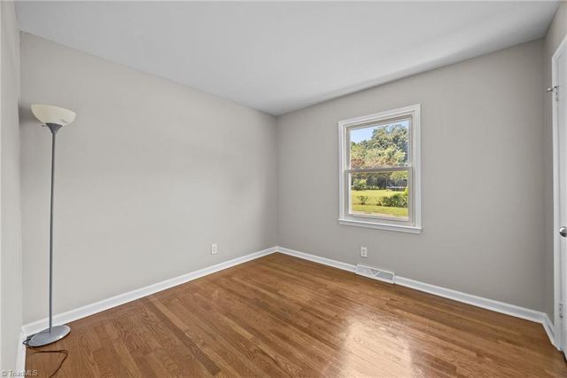 2957 Bainbridge Drive, Winston-salem, NC 27105