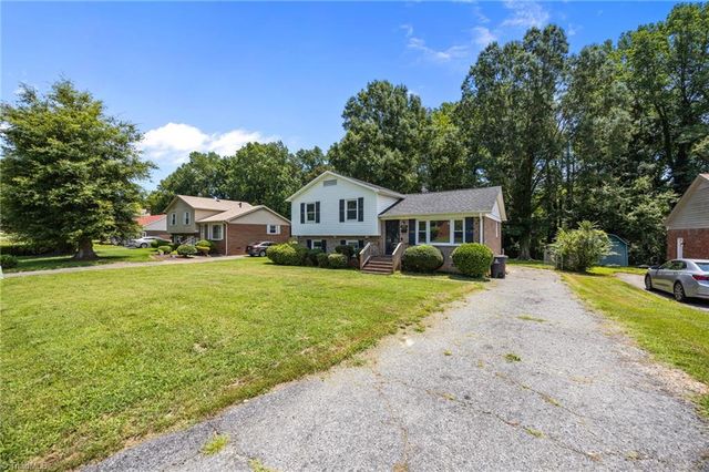 2957 Bainbridge Drive, Winston-salem, NC 27105