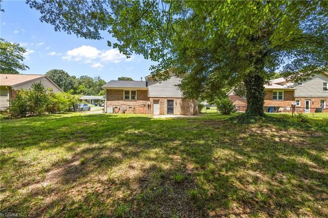 2957 Bainbridge Drive, Winston-salem, NC 27105