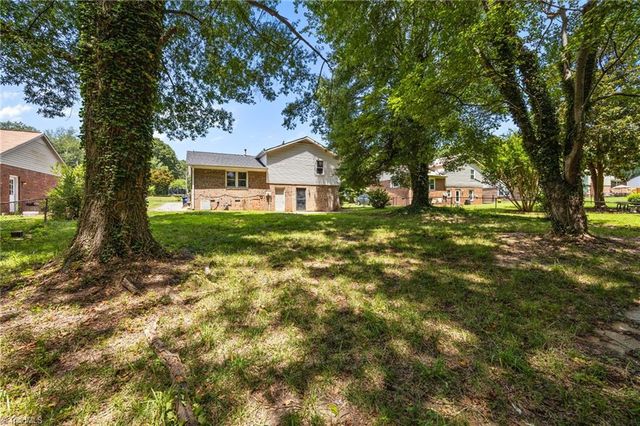 2957 Bainbridge Drive, Winston-salem, NC 27105