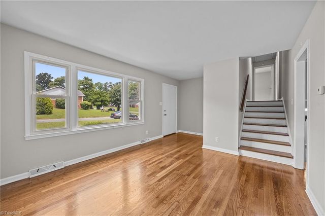 2957 Bainbridge Drive, Winston-salem, NC 27105