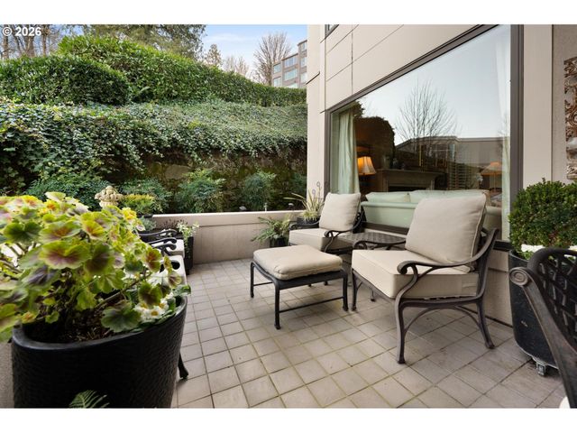 750 Nw WESTOVER Sq, Portland, OR 97210