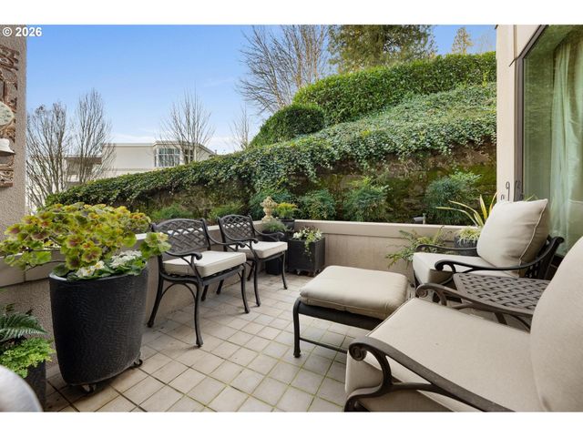 750 Nw WESTOVER Sq, Portland, OR 97210