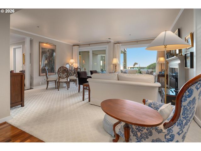 750 Nw WESTOVER Sq, Portland, OR 97210