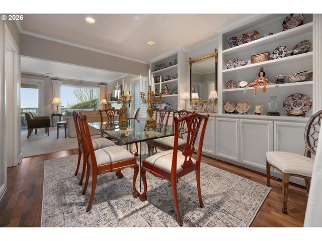 750 Nw WESTOVER Sq, Portland, OR 97210