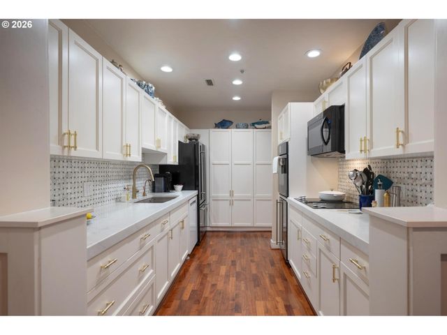 750 Nw WESTOVER Sq, Portland, OR 97210