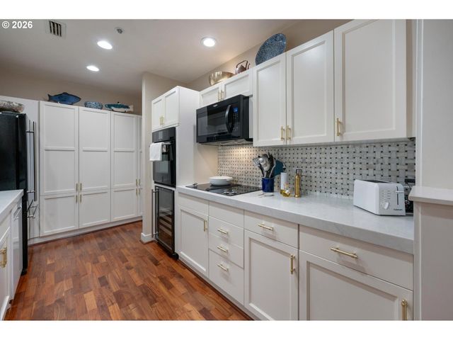 750 Nw WESTOVER Sq, Portland, OR 97210