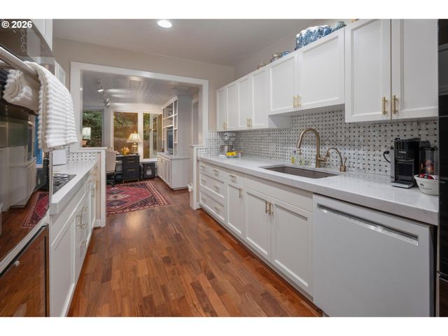 750 Nw WESTOVER Sq, Portland, OR 97210