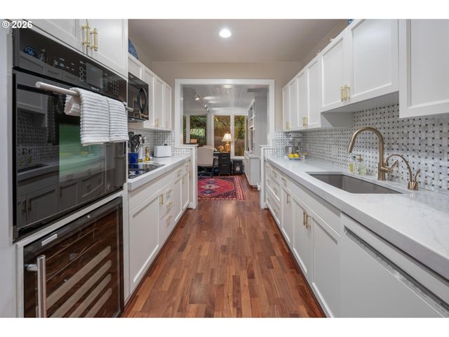 750 Nw WESTOVER Sq, Portland, OR 97210