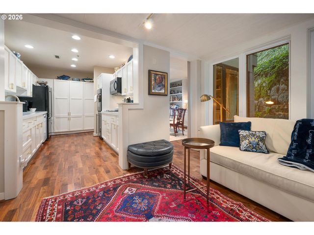 750 Nw WESTOVER Sq, Portland, OR 97210